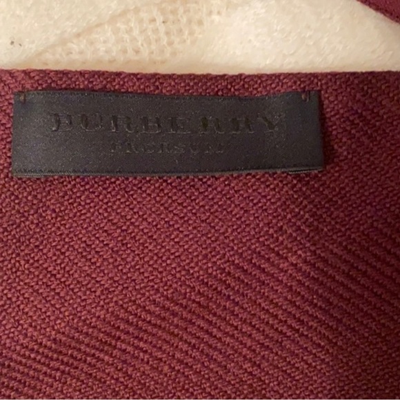 Burberry scarf burgundy hearts - Picture 3 of 3